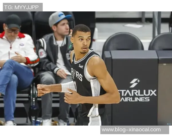 文班亚马新赛季表现惊艳场均20分10篮板3盖帽稳居最佳新秀热门